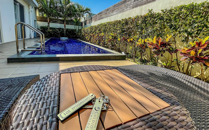 アーマンスイートヴィラ済井出　１棟貸し（８名様まで）4泊素泊り宿泊券 宿泊 チケット 宿泊券 観光地 旅行 観光 宿泊施設 ヴィラ ファミリー 家族 カップル 友人 バカンス 贈り物 プレゼント 人気 おすすめ 沖縄 白い砂浜 ビーチ