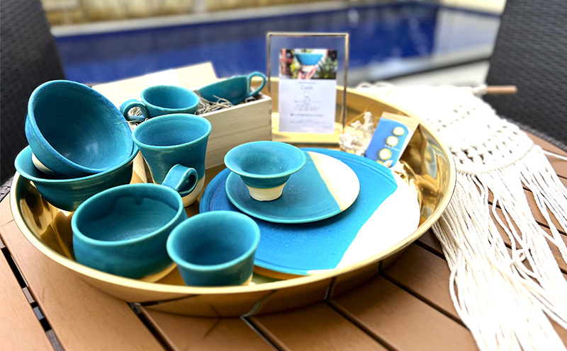 アーマンスイートヴィラ済井出１棟貸し（8名様まで）素泊り宿泊券＋『calm凪』屋我地島焼詰め合わせ2セット 宿泊 チケット 宿泊券 観光地 旅行 観光 宿泊施設 ヴィラ ファミリー 家族 カップル 友人 バカンス 贈り物 プレゼント 人気 おすすめ 沖縄 陶器 やちむん