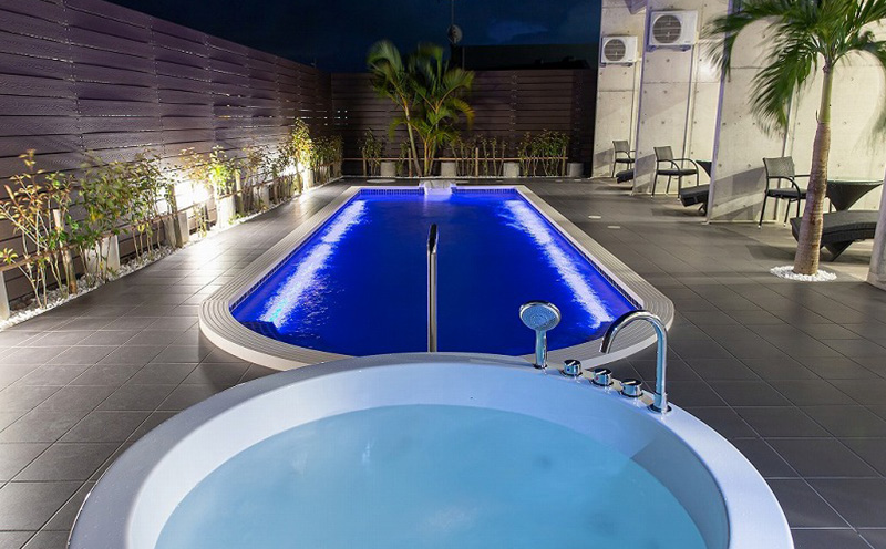 スムイデテラスＨ　広々空間のデザイナーズヴィラ【一棟貸切】素泊り宿泊券＋『calm凪』屋我地島焼詰め合わせ4セット