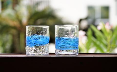 【癒しの沖縄】　「碧波　3点セット」（グラス＆お皿） 名護市 ガラス 琉球ガラス 森のガラス館 伝統 工芸 やちむん コップ グラス セット プレゼント ギフト 贈答 贈り物 おすすめ 人気 工芸品 食器 お皿 カップル