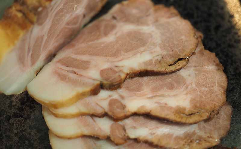 【訳あり】あぐー豚肉肩ロースブロック　400g 簡易包装シリーズ【黒豚あぐー】 訳アリ 豚 肩ロース 簡易包装 SDGS チャーシュー ステーキ あぐー 名護市 銘柄豚肉 簡単料理 アレンジ おかず 食品 国産豚 うまみ 冷凍 真空パック やんばる 肉