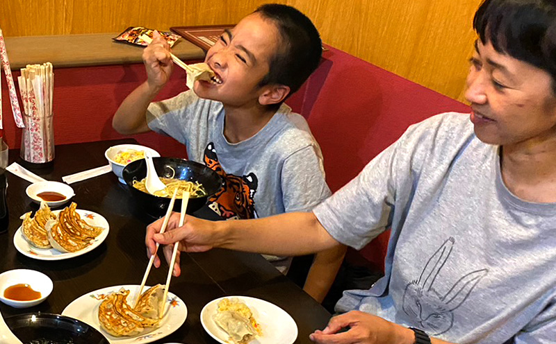 【餃子の河童軒】冷凍餃子14個入り×4パック 　 スタミナ 中華 ぎょうざ ギョウザ おかず ニンニク 手作り お供 ジューシー 旨味 グルメ 加工食品 なご お取り寄せ ご当地 沖縄 　送料無料 名護市 ふるさと納税