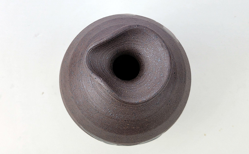 とっくり【蓋・触媒石付き】 やちむん お酒入れ 陶芸 陶芸品 焼き物 沖縄 お土産 ご当地 送料無料 名護市 触媒石 焼物 泡盛 あわもり トックリ お酒好き ふるさと納税 なごし 伝統工芸 伝統工芸品