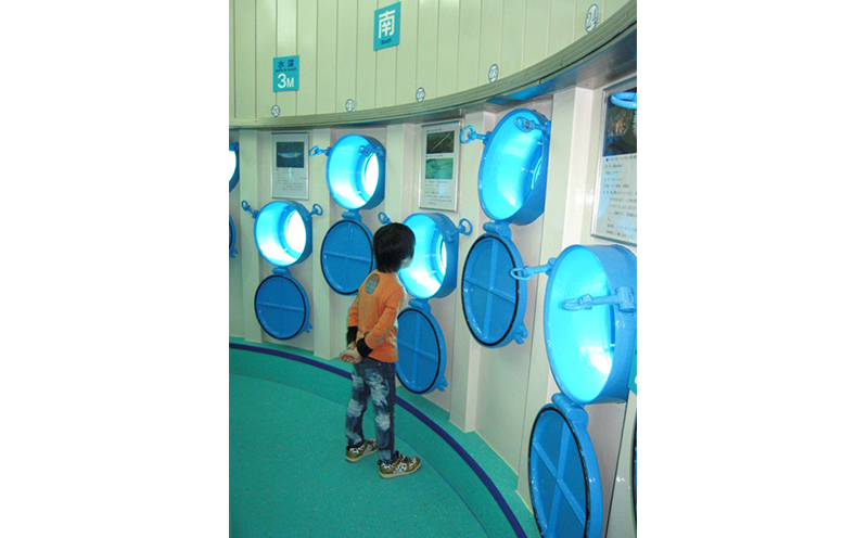 お魚とにらめっこ！海中展望塔　大人2名様【ブセナ海中公園】