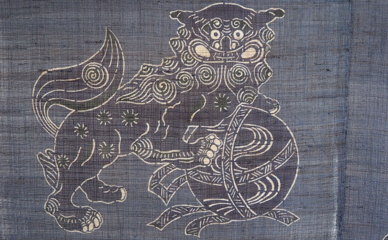 紅型暖簾　シーサー・藍地【藤崎紅型工房】