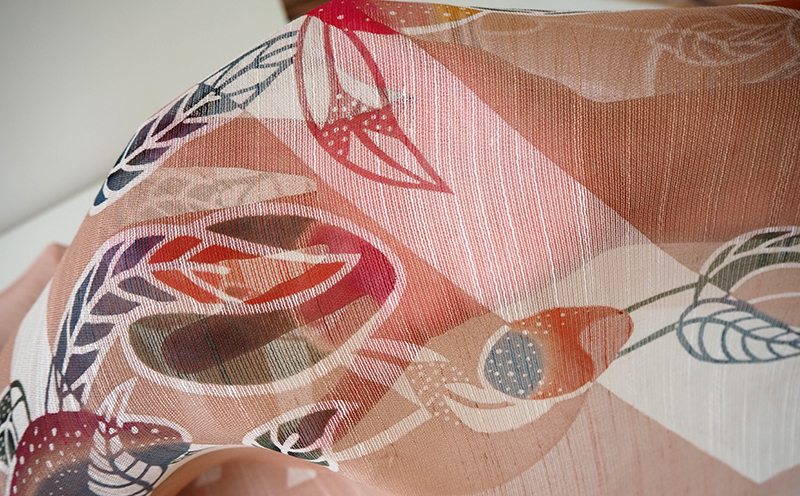 紅型ショール　マンゴー ヒルギ【藤崎紅型工房】 伝統 工芸 名護 民芸 おみやげ 文化 びんがた 作品 沖縄 お土産 絹 染物 ギフト プレゼント 鮮やか 色合い 逸品 おすすめ 人気 贈答品