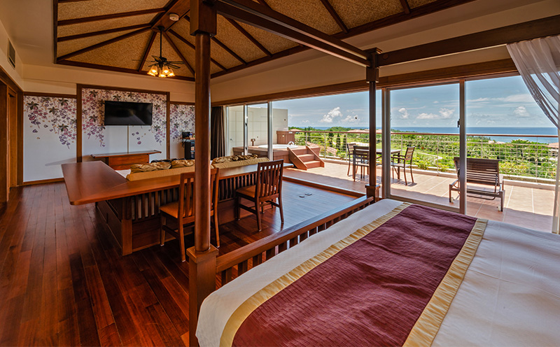 カヌチャリゾート　館内利用券【100000円分】 カヌチャ リゾート ホテル 宿泊 ゴルフ レストラン バー リラクゼーション スパ サロン セラピー 琉球 整体 レンタルカート アクティビティ レジャー ビーチ プール 体験 やちむん