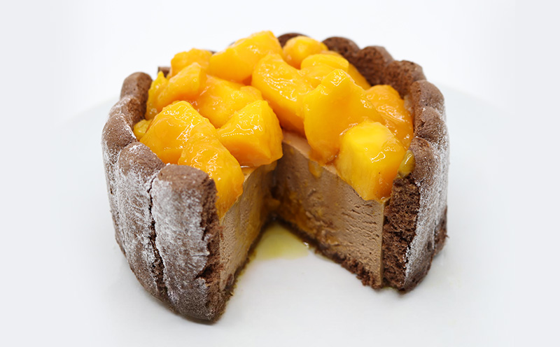 贅沢マンゴーショコラケーキ【4号サイズ】 おきぽた ケーキ マンゴー スイーツ 専門店 チョコ フルーツデザート トロピカルスイーツ 沖縄 お土産 人気 おすすめ パーティー バースデー Xmasケーキ 誕生日 プレゼント 贈り物 ギフト お取り寄せ