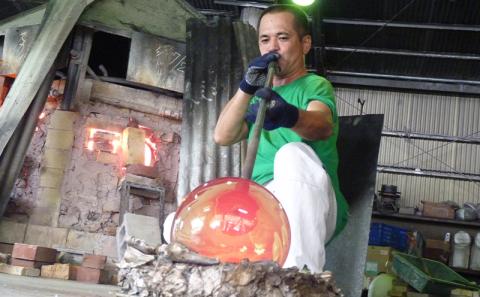 【癒しの沖縄】　「碧波　3点セット」（グラス＆お皿） 名護市 ガラス 琉球ガラス 森のガラス館 伝統 工芸 やちむん コップ グラス セット プレゼント ギフト 贈答 贈り物 おすすめ 人気 工芸品 食器 お皿 カップル