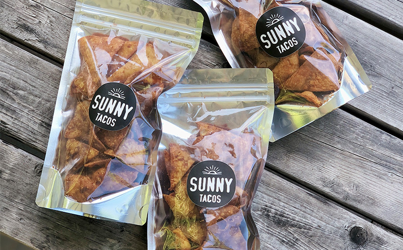 【SUNNY TACOS】黒糖シナモンチップス 2750ｇ (110g × 25個） 沖縄県 おきなわ 国産 県産 サニー タコス こだわり お菓子 手軽 子ども やみつき スナック おいしい 美味しい 人気 ご当地 名護市 なご 黒糖 おやつ