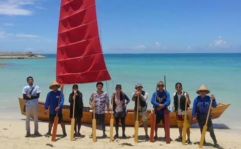 沖縄の海風を体感できる「伝統漁船 帆掛けサバニ体験」（1名～6名）