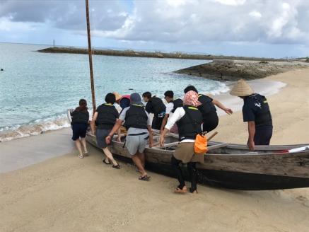 沖縄の海風を体感できる「伝統漁船 帆掛けサバニ体験」（1名～6名）