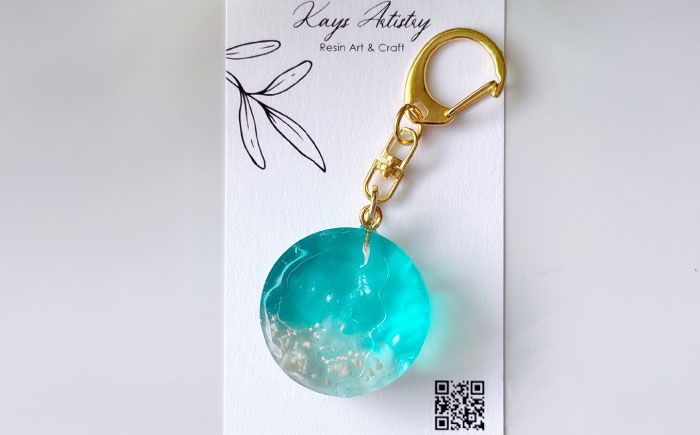 レジンアート 『海のかけらキーホルダー』 丸型 ターコイズ 【沖縄の星の砂入り】キーホルダー レジンアート 海 雑貨 おしゃれ 沖縄市 / Kays Artistry [BCAG026]