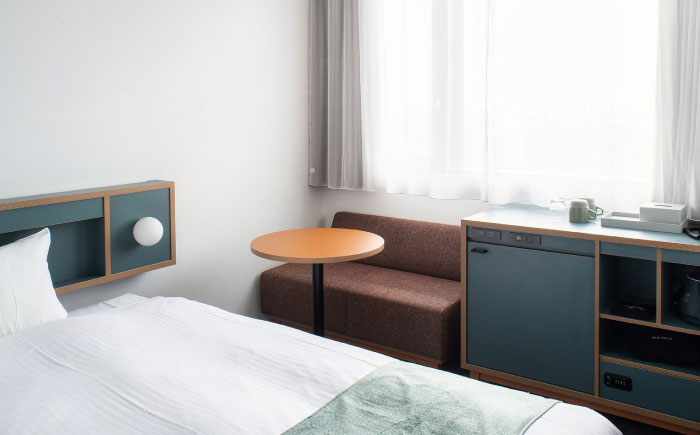 レフ沖縄アリーナ by ベッセルホテルズ ダブルルーム 1泊2日 宿泊券 (1～2名様/朝食付き) 宿泊利用券 沖縄旅行 ホテル チケット ギフト 沖縄市 / 株式会社すこやかホールディングス [BCAP001]