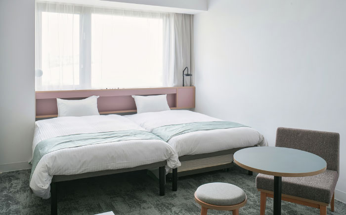 レフ沖縄アリーナ by ベッセルホテルズ スタンダードルーム 1泊2日 宿泊券 (1～2名様/朝食付き) 宿泊利用券 沖縄旅行 ホテル チケット ギフト 沖縄市 / 株式会社すこやかホールディングス [BCAP002]