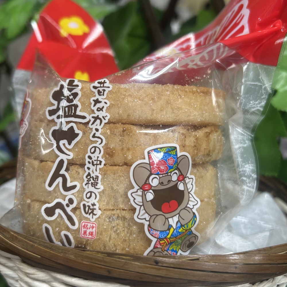 昔ながらの沖縄の味 塩せんべい 4枚入 (6袋セット) お菓子 ご当地 煎餅 せんべい お取り寄せ 沖縄市 8000円 / 沖縄市観光物産センター夢プラザおきなわ [BCBE005]