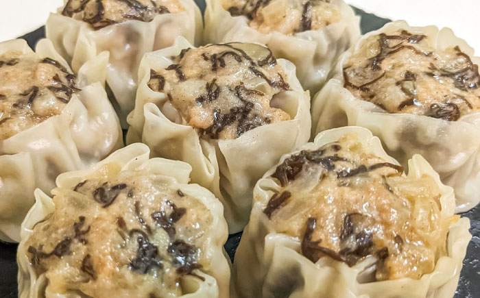 【全6回定期便】もずくシューマイ 8個入り (8個入り×1P) 焼売 シューマイ 点心 お取り寄せ 冷凍 沖縄市 / 豚々茶舗 [BCBL030]