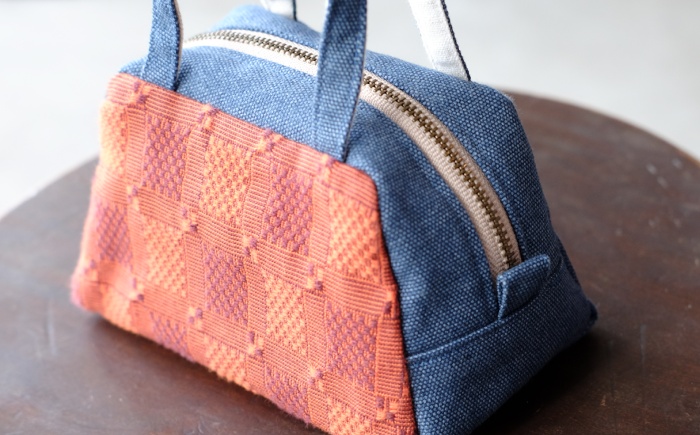 ヤシラミ花織 ランチポーチ 格子モダン (水色・オレンジ系織物) ハンドバッグ 手提げバッグ 小さめ おしゃれ レディース 沖縄市 / FABRIC SHOP MINAMI [BCCS001-01]