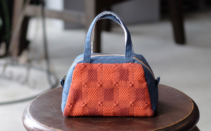 琉球花織ランチポーチ (2カラー) 格子モダン (水色・オレンジ系織物) ハンドバッグ 手提げバッグ 小さめ おしゃれ レディース 沖縄市 / FABRIC SHOP MINAMI [BCCS001] ヤシラミ花織 (水色・オレンジ系)