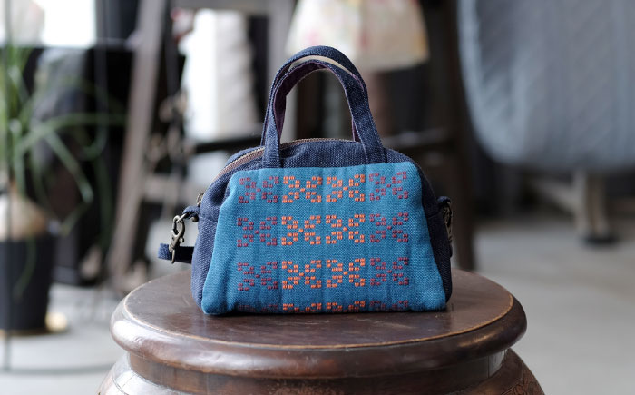 琉球花織ランチポーチ+plus (2カラー) ハンドバッグ 手提げバッグ 小さめ おしゃれ レディース 沖縄市 / FABRIC SHOP MINAMI [BCCS002] ヤシラミ花織 (紺色・グレー)