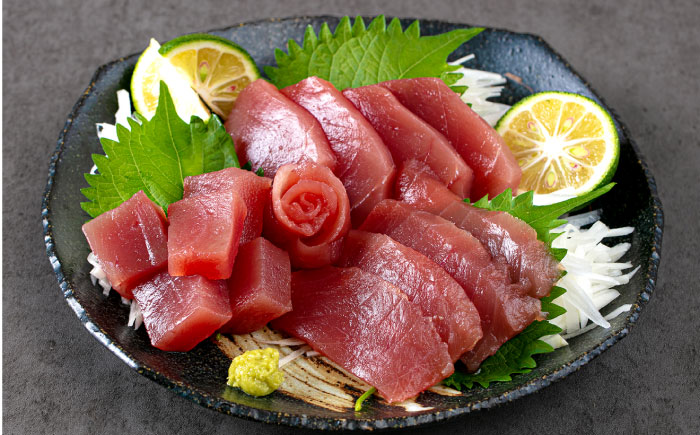 海の幸セット (冷凍キハダマグロ1.5kg / セーイカ0.9kg) 沖縄市 / 沖縄市漁業協同組合 パヤオ直売店 [BCDZ005]