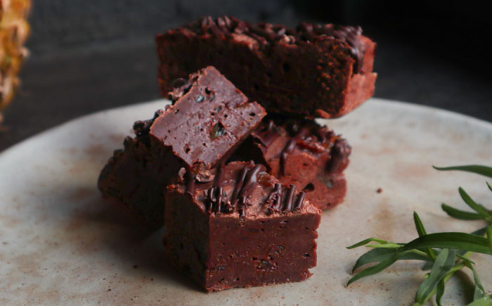 ブラウニー 3個セット 沖縄フレーバー (パイナップルミントマリーゴールド ・ 黒糖カラキ ・ シークヮーサー月桃) 沖縄市 / Lives Chocolate [BCEI007]