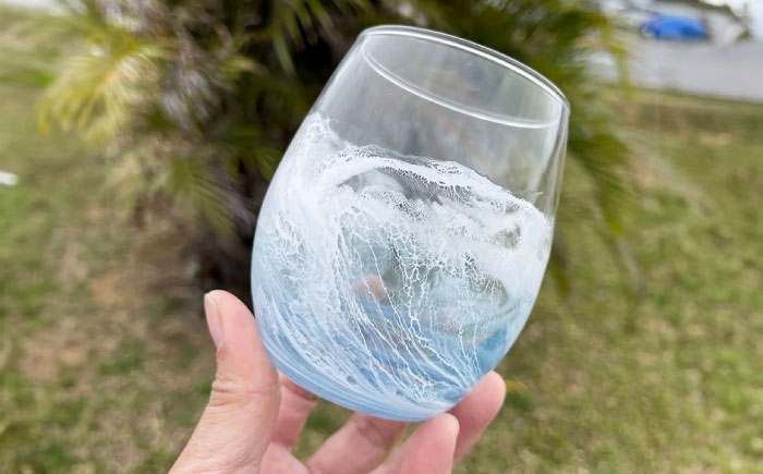 レジンアート 『波のグラス』 ワイングラス (ブルー) グラス カラス 雑貨 おしゃれ かわいい 沖縄市 / Kays Artistry [BCAG012]