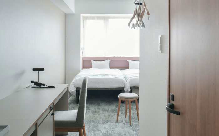 レフ沖縄アリーナ by ベッセルホテルズ スタンダードルーム 1泊2日 宿泊券 (1～2名様/朝食付き) 宿泊利用券 沖縄旅行 ホテル チケット ギフト 沖縄市 / 株式会社すこやかホールディングス [BCAP002]