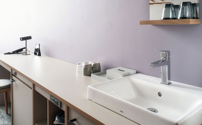 レフ沖縄アリーナ by ベッセルホテルズ スーペリアツインルーム 1泊2日 宿泊券 (1～2名様/朝食付き) 宿泊利用券 沖縄旅行 ホテル チケット ギフト 沖縄市 / 株式会社すこやかホールディングス [BCAP003]