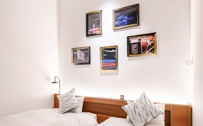 レフ沖縄アリーナ by ベッセルホテルズ 琉球ゴールデンキングスルーム 1泊2日 宿泊券 (1～4名様/朝食付き) 宿泊利用券 沖縄旅行 ホテル チケット ギフト 沖縄市 / 株式会社すこやかホールディングス [BCAP006]