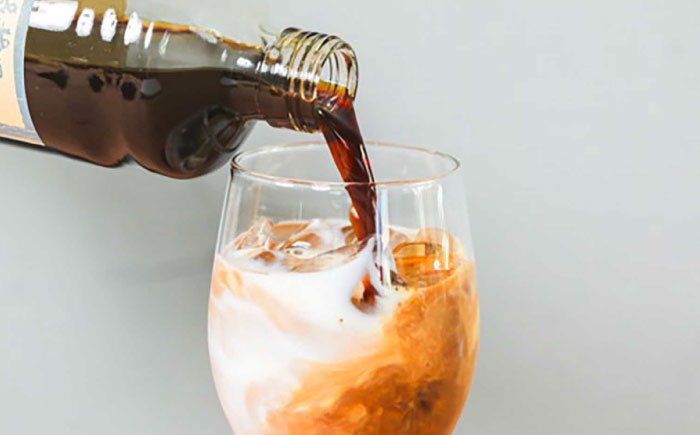 【全6回定期便】豆ポレポレのオーレのもーっと (加糖) 2本セット コーヒー 珈琲 カフェオレ カフェオレベース ギフト 沖縄市 / 豆ポレポレ [BCAW068]