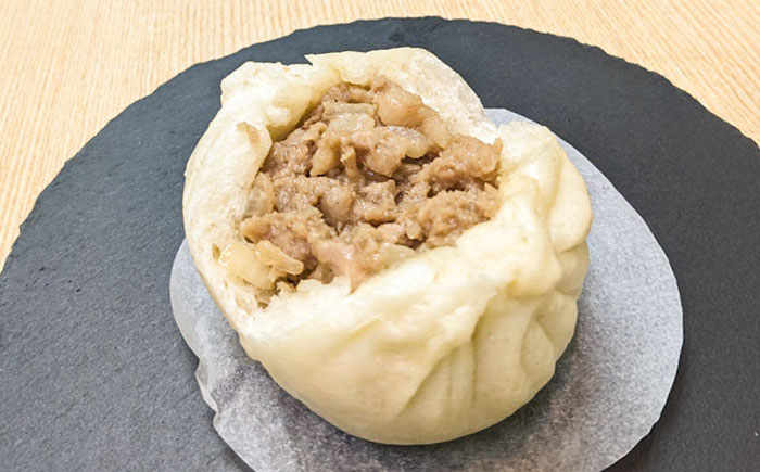 【全6回定期便】あぐーまん 4個入り (2個入り×2P) 肉まん 豚まん 点心 お取り寄せ 冷凍 沖縄市 / 豚々茶舗 [BCBL027]