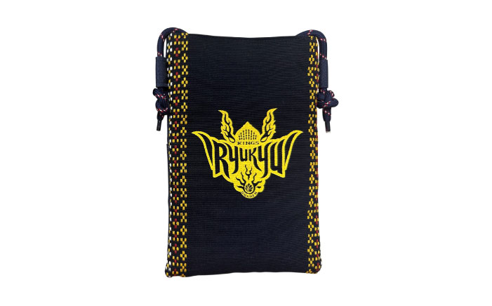 琉球ゴールデンキングス×知花花織 サコッシュ (ネイビー) 琉球 キングス グッズ メンズ レディース 沖縄市 / 知花花織事業協同組合 [BCBW001-01]