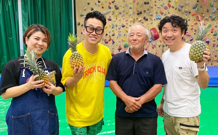 【TVで紹介！】オリジナル★パイナップルパイ (直径約18cm / 約450g) パイン アップルパイ お取り寄せ 絶品 ギフト 年内発送 沖縄市 / 株式会社クロップ [BCCC001]