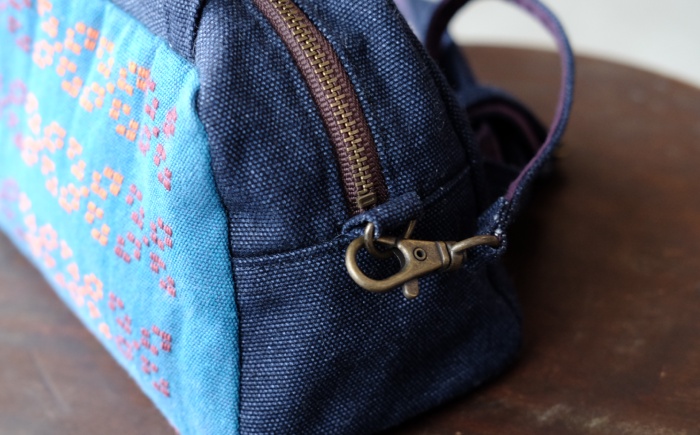 経浮花織 ランチポーチ+plus リーフ柄 (紺色・青系織物) ハンドバッグ 手提げバッグ 小さめ おしゃれ レディース 沖縄市 / FABRIC SHOP MINAMI [BCCS002-02]