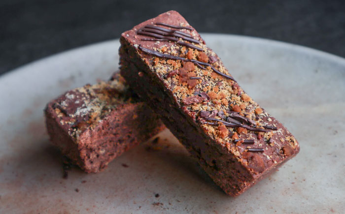 ブラウニー 3個セット 沖縄フレーバー (パイナップルミントマリーゴールド ・ 黒糖カラキ ・ シークヮーサー月桃) 沖縄市 / Lives Chocolate [BCEI007]