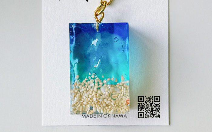 レジンアート 『海のかけらキーホルダー』 長方形 ブルー × ターコイズ 【沖縄の星の砂入り】 キーホルダー レジンアート 海 雑貨 おしゃれ 沖縄市 / Kays Artistry [BCAG023]