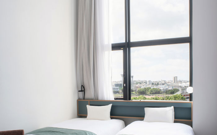 レフ沖縄アリーナ by ベッセルホテルズ スーペリアツインルーム 1泊2日 宿泊券 (1～2名様/朝食付き) 宿泊利用券 沖縄旅行 ホテル チケット ギフト 沖縄市 / 株式会社すこやかホールディングス [BCAP003]