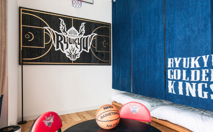 レフ沖縄アリーナ by ベッセルホテルズ 琉球ゴールデンキングスルーム 1泊2日 宿泊券 (1～4名様/朝食付き) 宿泊利用券 沖縄旅行 ホテル チケット ギフト 沖縄市 / 株式会社すこやかホールディングス [BCAP006]