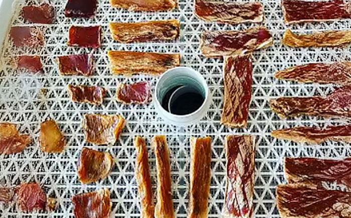 お魚屋さんの手作り 塩麹入りマグロジャーキー (3袋) お魚屋さん 手作り マグロジャーキー マグロ まぐろ ジャーキー 塩? 沖縄市 / 魚商ばってん [BCCE005]