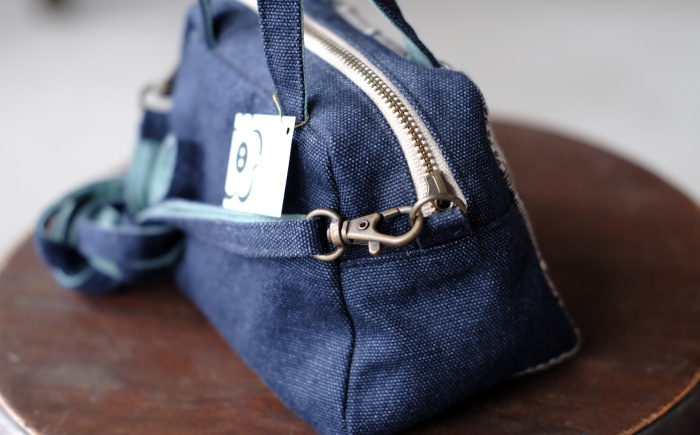 ヤシラミ花織 ランチポーチ+plus 格子モダン (紺色・グレー系織物) ハンドバッグ 手提げバッグ 小さめ おしゃれ レディース 沖縄市 / FABRIC SHOP MINAMI [BCCS002-01]