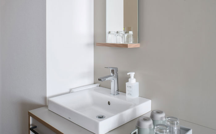 レフ沖縄アリーナ by ベッセルホテルズ スタンダードルーム 1泊2日 宿泊券 (1～2名様/朝食付き) 宿泊利用券 沖縄旅行 ホテル チケット ギフト 沖縄市 / 株式会社すこやかホールディングス [BCAP002]