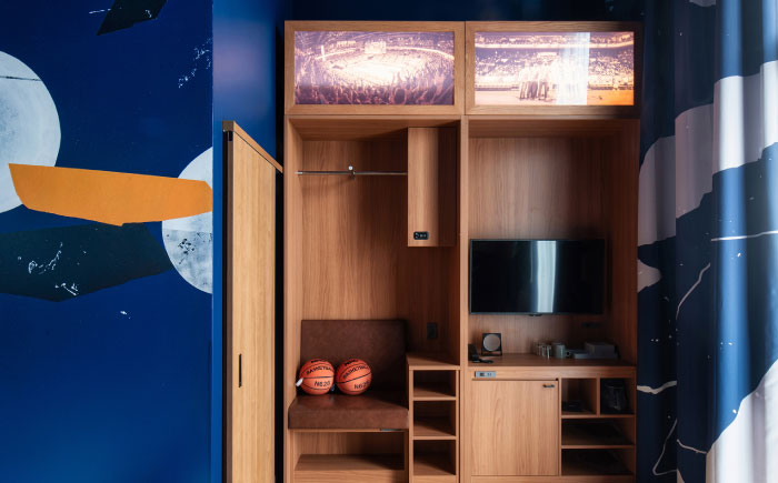 レフ沖縄アリーナ by ベッセルホテルズ 琉球ゴールデンキングスルーム 1泊2日 宿泊券 (1～4名様/朝食付き) 宿泊利用券 沖縄旅行 ホテル チケット ギフト 沖縄市 / 株式会社すこやかホールディングス [BCAP006]