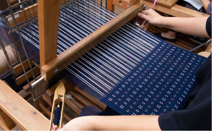 琉球ゴールデンキングス×知花花織 サコッシュ (ネイビー) 琉球 キングス グッズ メンズ レディース 沖縄市 / 知花花織事業協同組合 [BCBW001-01]