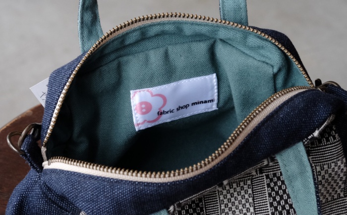 ヤシラミ花織 ランチポーチ+plus 格子モダン (紺色・グレー系織物) ハンドバッグ 手提げバッグ 小さめ おしゃれ レディース 沖縄市 / FABRIC SHOP MINAMI [BCCS002-01]