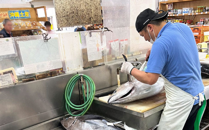 海の幸セット (冷凍キハダマグロ1.5kg / セーイカ0.9kg) 沖縄市 / 沖縄市漁業協同組合 パヤオ直売店 [BCDZ005]