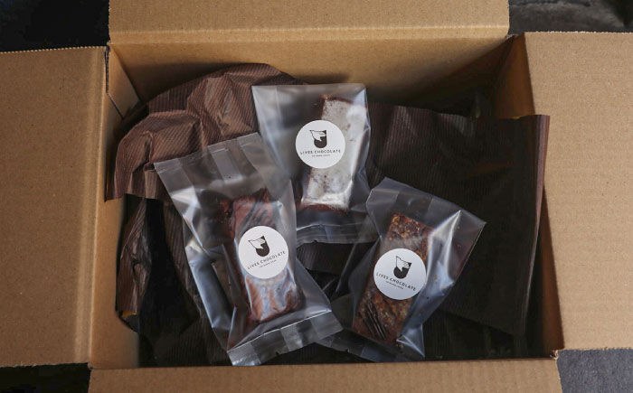 ブラウニー 3個セット 沖縄フレーバー (パイナップルミントマリーゴールド ・ 黒糖カラキ ・ シークヮーサー月桃) 沖縄市 / Lives Chocolate [BCEI007]