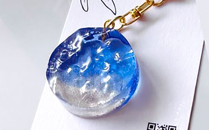 レジンアート 『海のかけらキーホルダー』 丸型 ブルー 【沖縄の星の砂入り】キーホルダー レジンアート 海 雑貨 おしゃれ 沖縄市 / Kays Artistry [BCAG027]