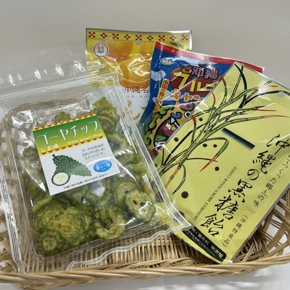 沖縄市のお菓子 お試し詰め合わせセット (ゴーヤチップス＆飴玉3袋) キャンディ お菓子 詰め合わせ 沖縄市 6000円 / 沖縄市観光物産センター夢プラザおきなわ [BCBE003]