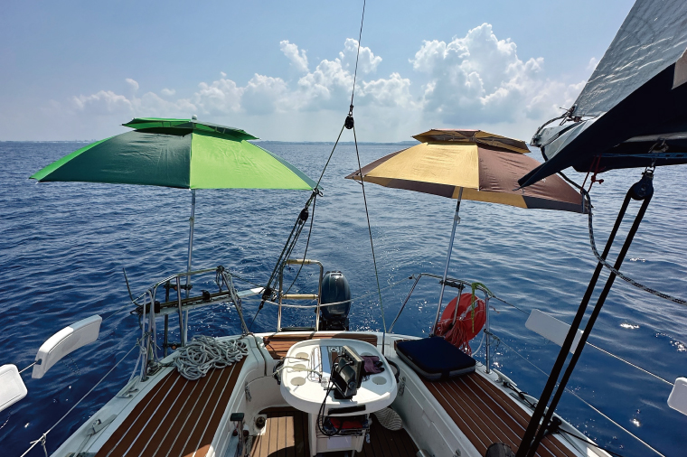 沖縄ヨット体験セーリング 2時間コース(1艇分：4名様まで可)｜沖縄 おきなわ 沖縄県 体験 体験型 海 セーリング ヨットセーリング マリンスポーツ ヨット クルージング 船 贅沢 マリンレジャー 豊見城市 人気(BS001)